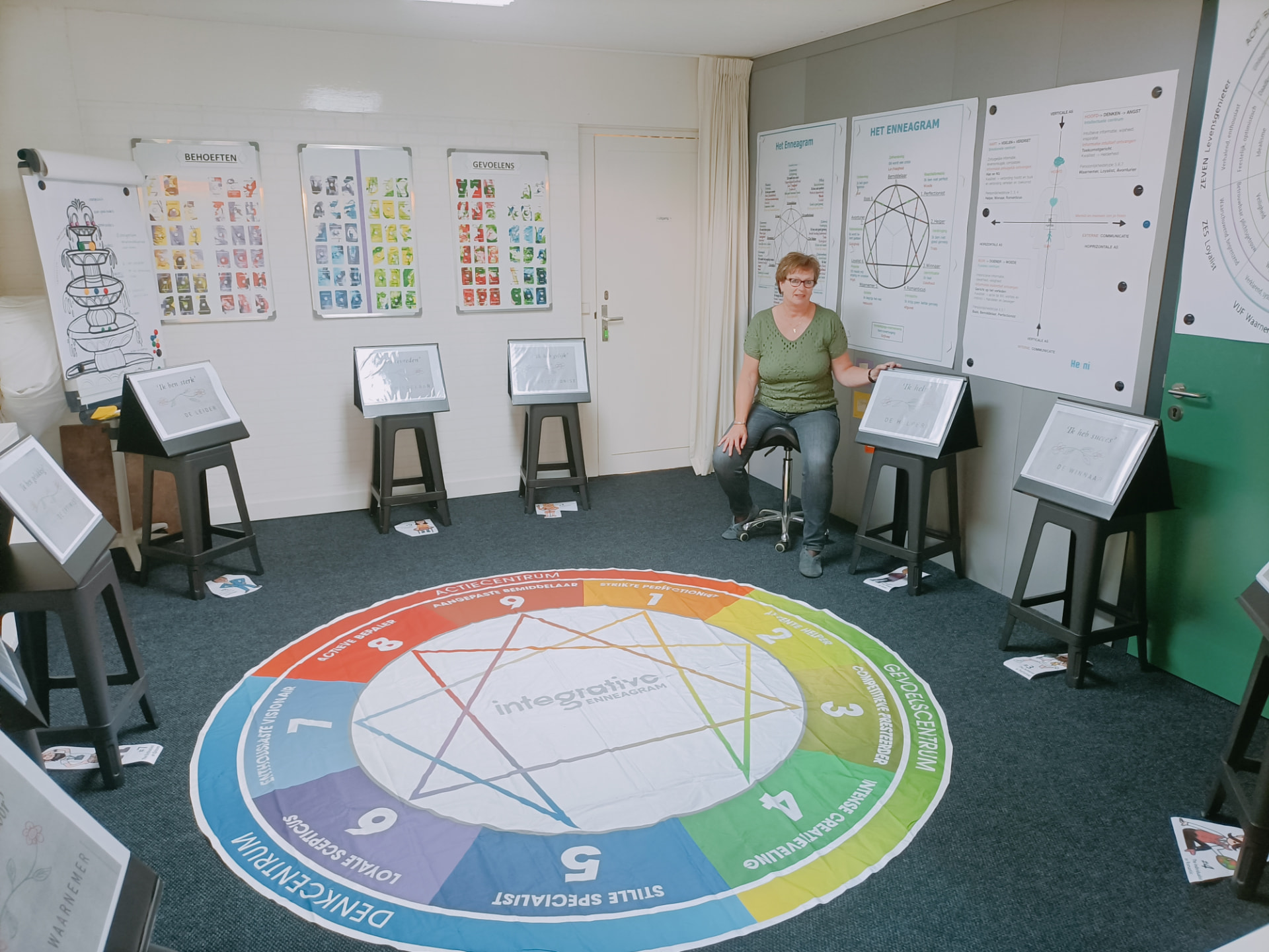 Enneagram workshopruimte met Integrative Enneagram kleed bij Praktijk Levenswerk in Musselkanaal