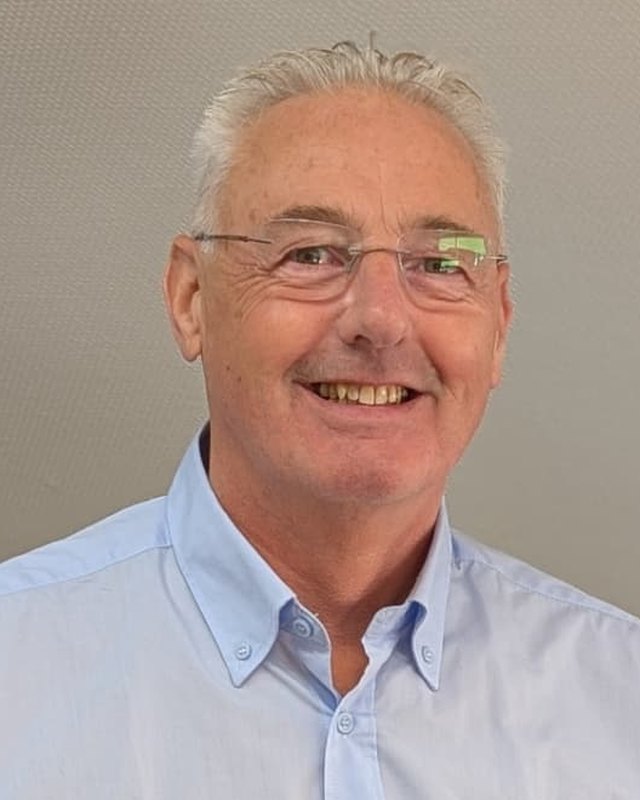 Portretfoto van Arjo Ballast, oprichter en psychosociaal therapeut voor individuele therapie, EMDR en Brainspotting bij Praktijk Levenswerk in Musselkanaal (Groningen en Drenthe)
